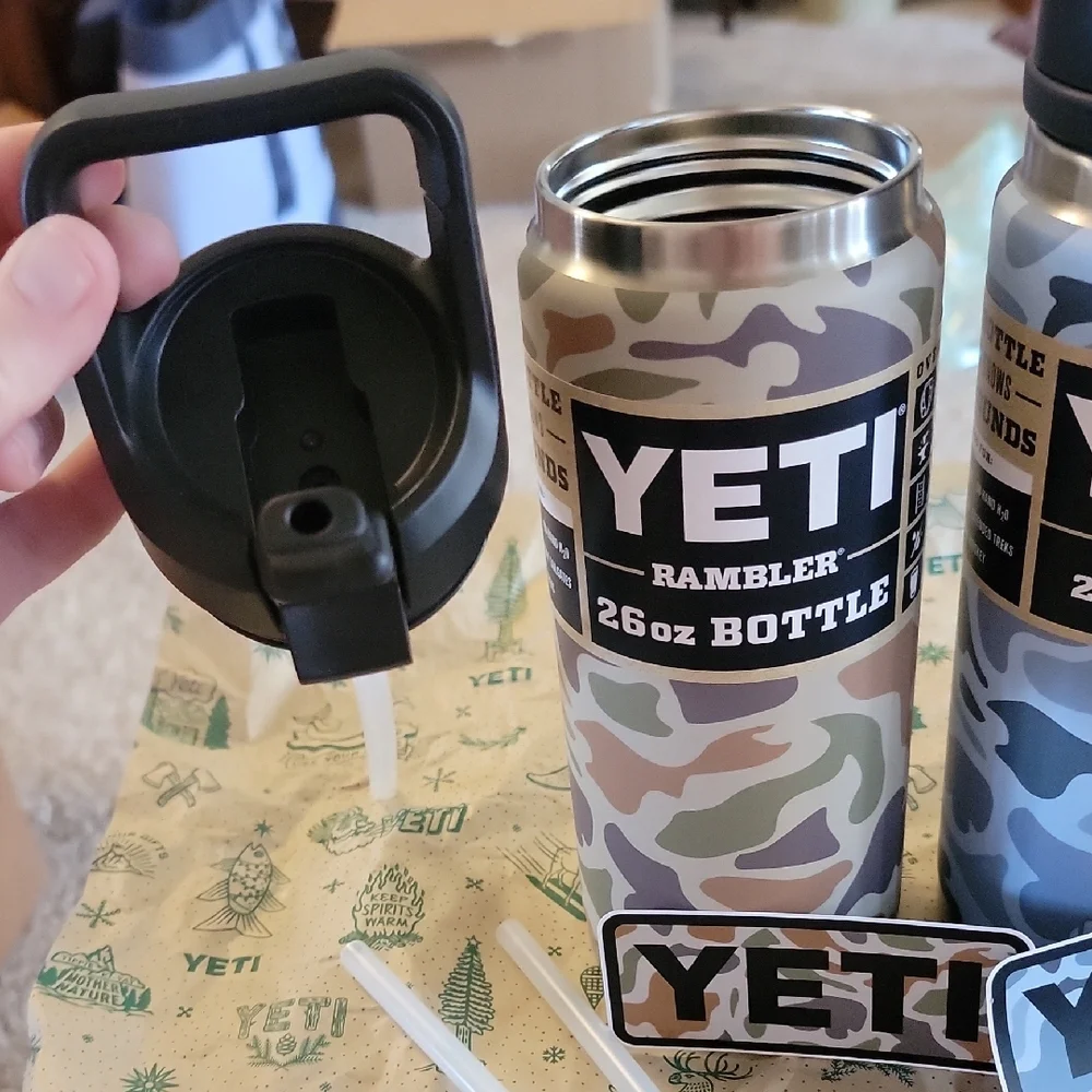 NWT YETI Rambler 26 oz Bottle - Camo Trio (Tan, Blue & Wetlands) - Picture 3 of 13
